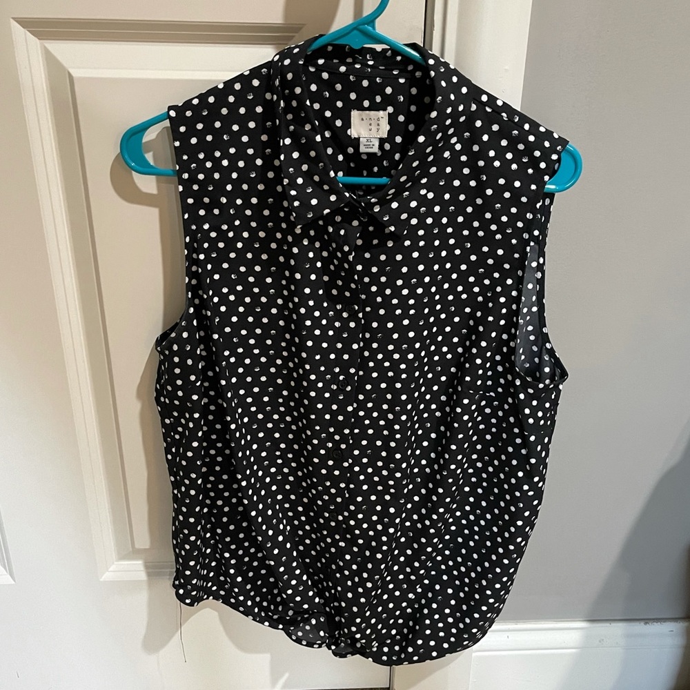 Sleeveless cropped polka dot button down blouse with tie bottom